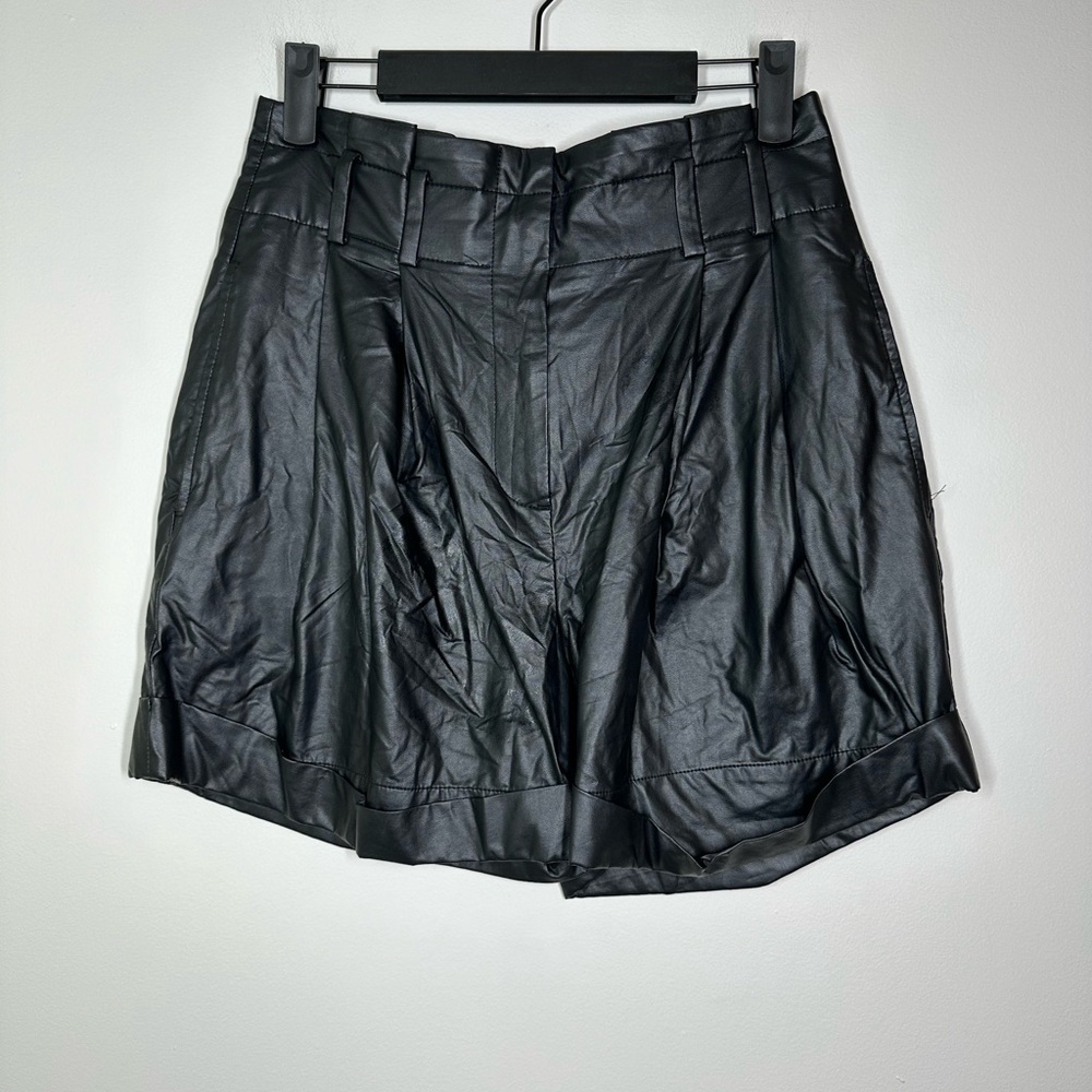 Elizabeth and James Faux Leather High‎ Waisted Shorts Size 6/28